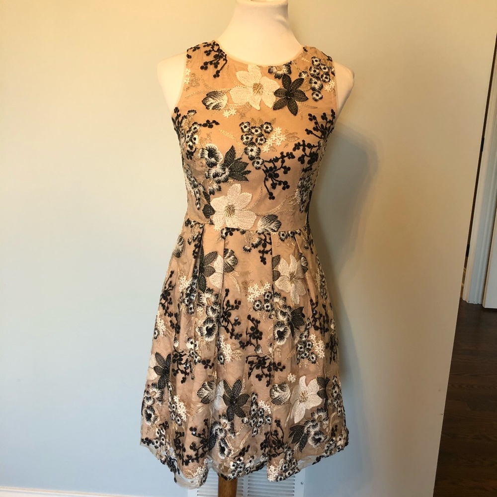 Nude Fit and Flare w/ Flower Appliqué Dress